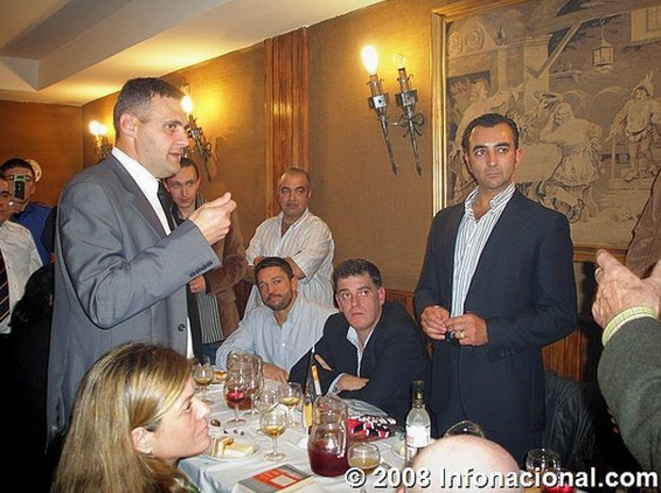 Yvan Benedetti, Alexandre Gabriac participant avec l'Œuvre française à une manifestation pro-franquiste en Espagne en 2008.
