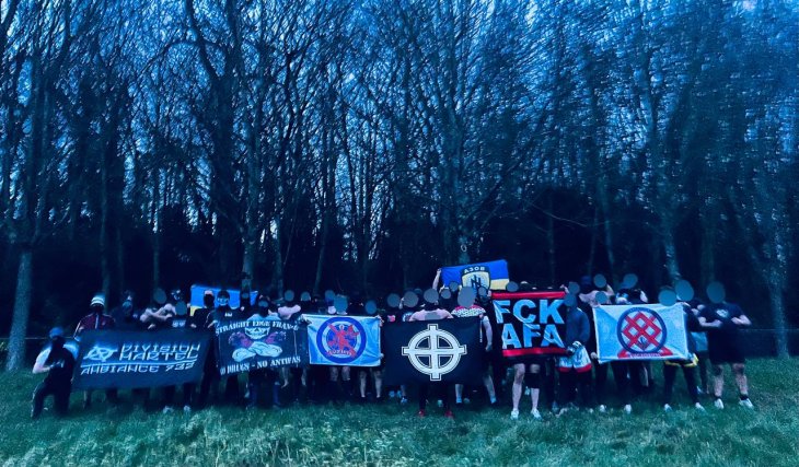 Les différents groupes nationalistes parisiens prenant la pose en janvier 2023
