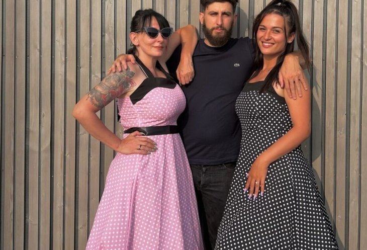 Photo d'Alexandra dans La République de Seine-et-Marne en juillet faisant la promotion du salon de tatouage de Bourron-Marlotte.